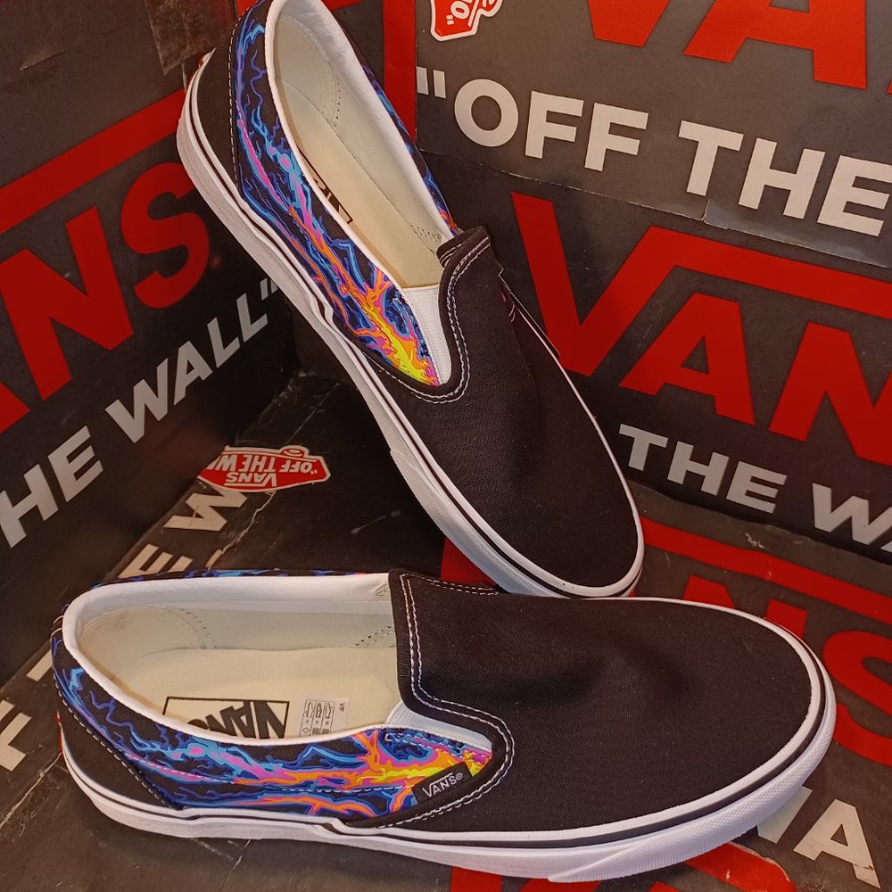 Vans Men's 9.5 Classic Slip On Electric Flame Black/True White